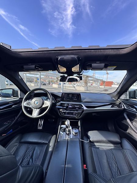 BMW Řada 5 M550i xDrive nez.topení  - fotka 21 z 34