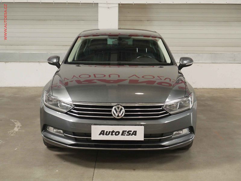 Volkswagen Passat (2017) 1.6 TDi, Navi, LED - fotka 2 z 19
