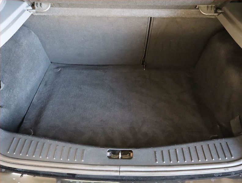Ford Focus (2010) 1.6 TDCi, po STK, zamluveno - fotka 14 z 22