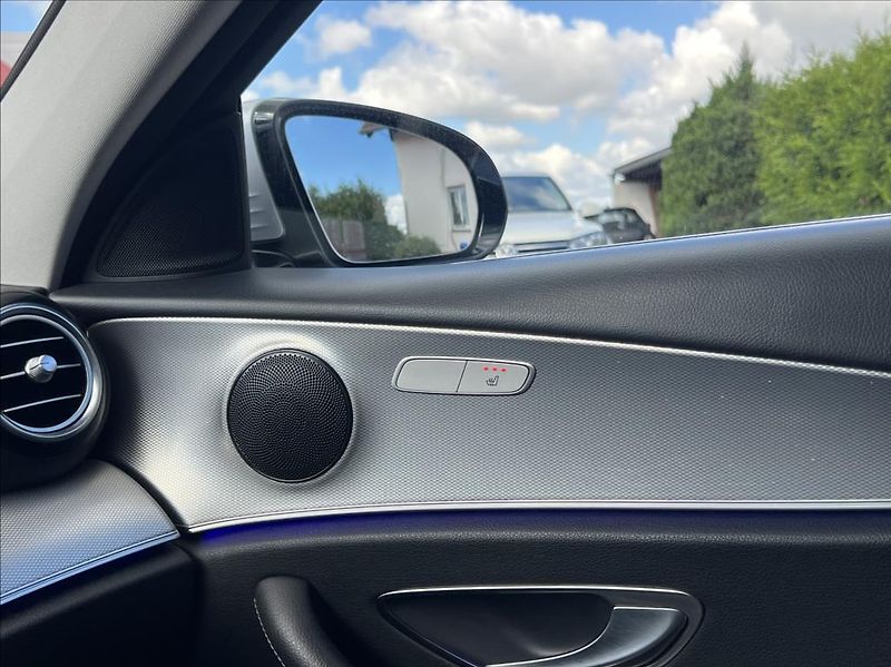 Mercedes-Benz Třídy E 2,0 E 220 d / 9G-TRONIC - fotka 41 z 48