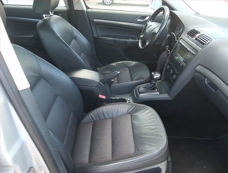 Škoda Octavia (2006) Elegance 2.0 TDI, Automat - fotka 9 z 18
