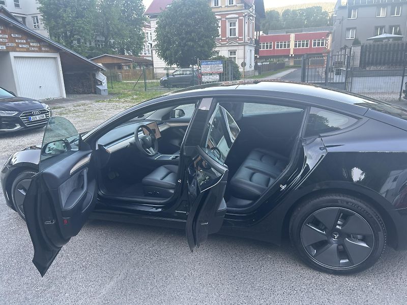 Tesla Model 3 LONG RANGE DUAL MOTOR SOH 96% - fotka 13 z 54