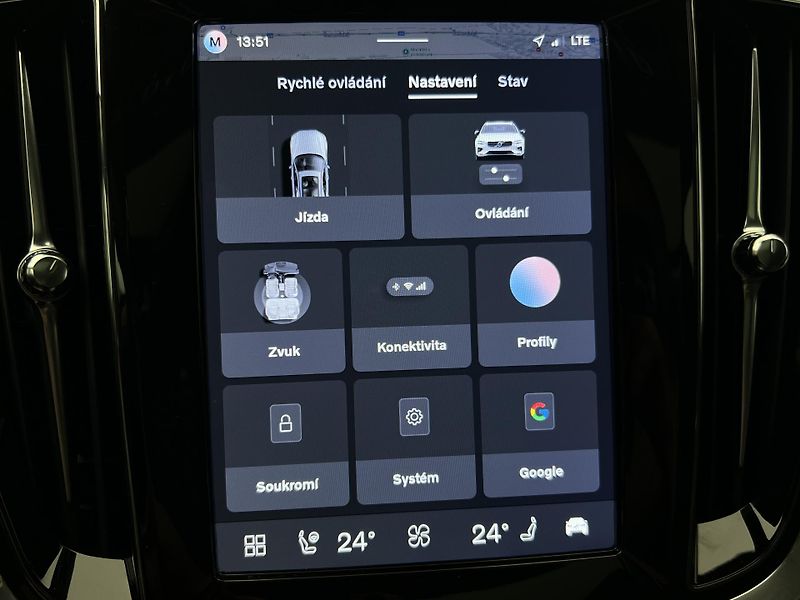 Volvo V60 B4 DARK PLUS AUT - fotka 35 z 46