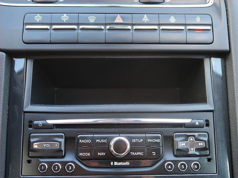 Peugeot 5008 (2013) 1.6 THP, Navi, Xenony - fotka 12 z 16