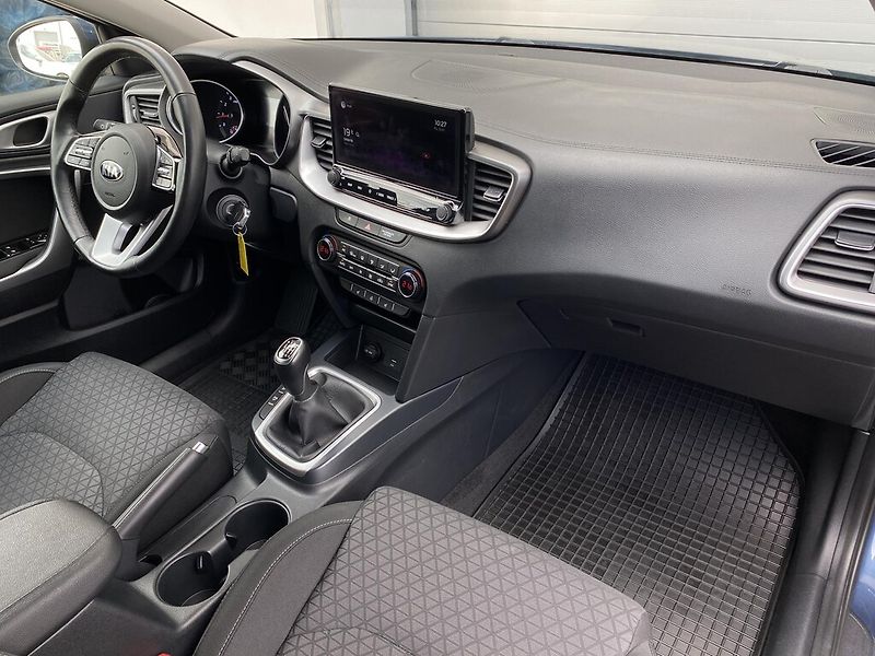 Kia Ceed 1,5 T-GDi 117,5 kW TOP - fotka 22 z 24