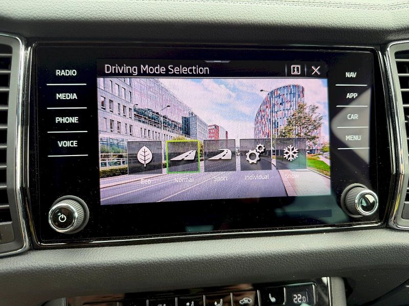 Škoda Kodiaq (2022) 2.0TSI 140kW DSG 4x4 STYLE BUS - fotka 19 z 35