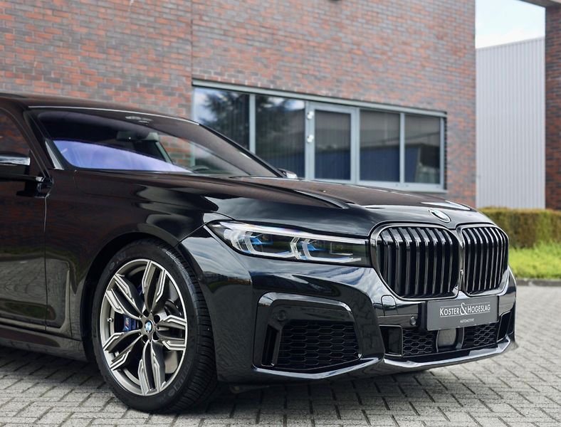 BMW Řada 7 (2019) M760Li xDrive - fotka 5 z 47
