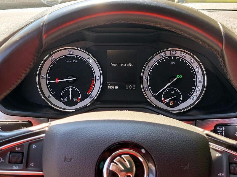 Škoda Superb TDi DSG 4x4 190k *CEBIA*       - fotka 32 z 49
