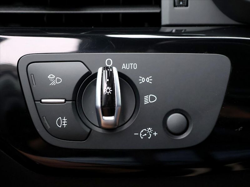Audi A4 3,0 TDI 200kW quattro Navi - fotka 18 z 36