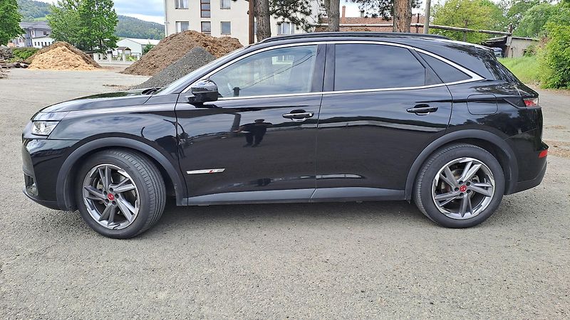 DS Automobiles DS7 Crossback E-Tense 4x4 PERFORMANCE Line - fotka 4 z 27