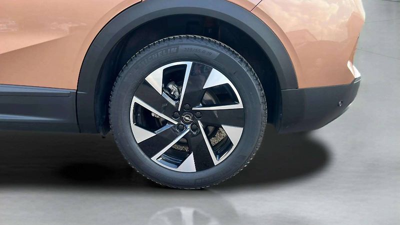 Opel Grandland Edition Hybrid 1.2 TURBO (107k - fotka 38 z 42