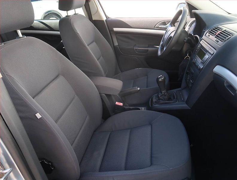 Škoda Octavia (2005) Ambiente 1.6, Serv.kniha - fotka 9 z 16