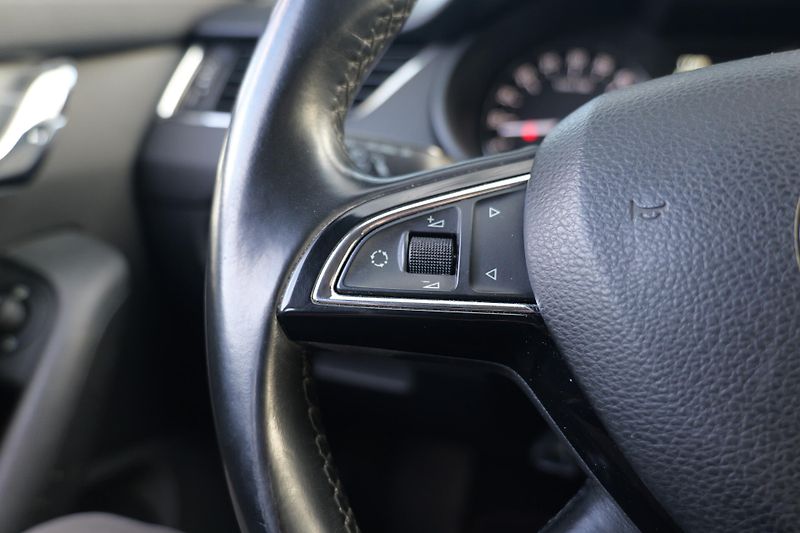 Škoda Octavia 2.0 TDI 110 kW DSG Tažné Navig - fotka 17 z 31
