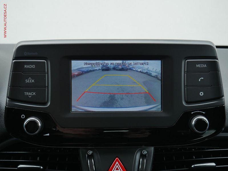 Hyundai i30 (2018) 1.4T-GDi, 2.maj,ČR, AC, park - fotka 18 z 21
