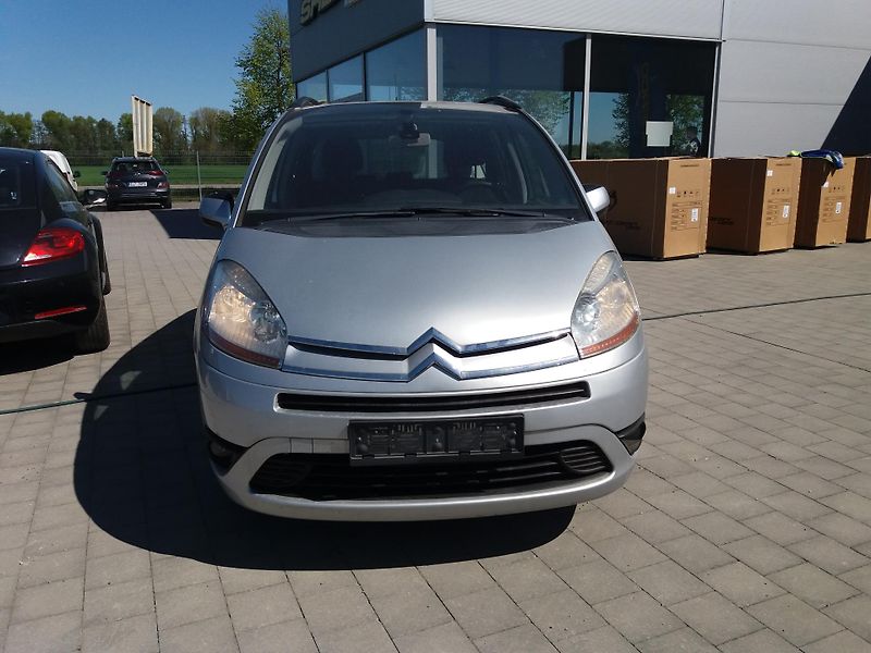 Citroën Grand C4 Picasso 1.6 16V,7.MÍST,SERV.KNÍŽKA!! - fotka 2 z 17