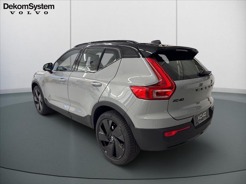 Volvo XC40 (2026) 2,0 B3 Black Edition 7964 - fotka 4 z 15
