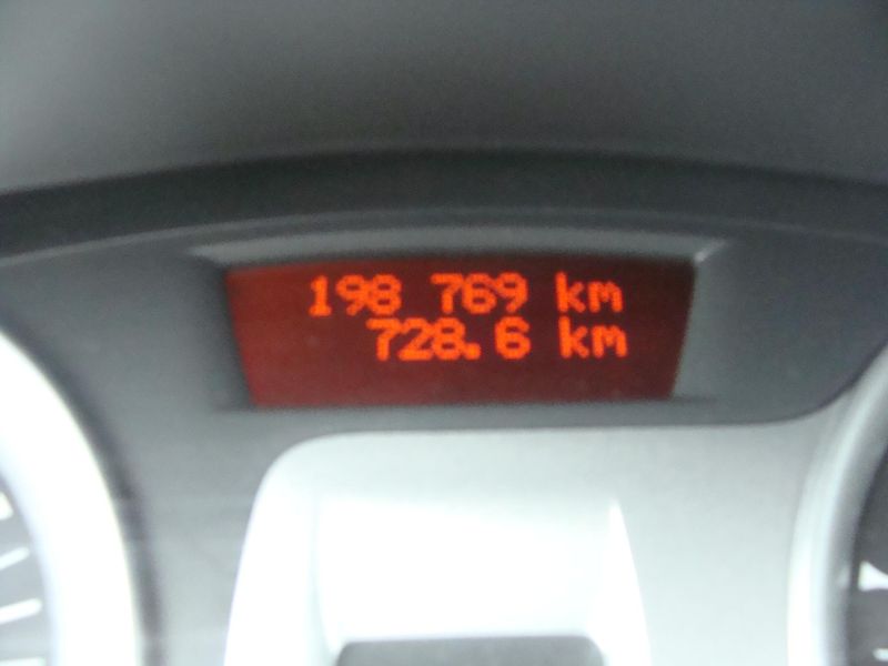 Renault Clio 1.2i, 74 kW, klimatizace - fotka 13 z 22