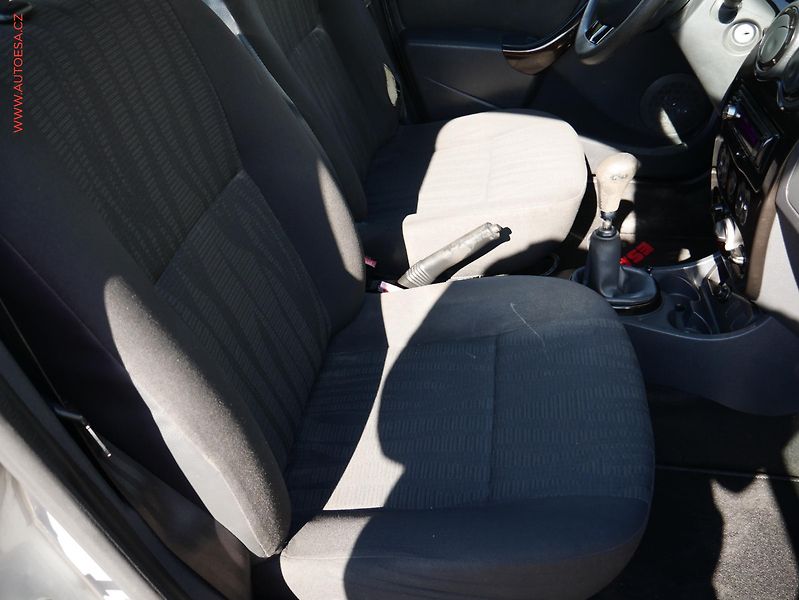 Dacia Duster (2011) 1.6i, 1.maj, AC, tažné - fotka 9 z 16