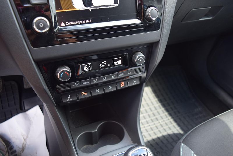 Škoda Rapid (2016) 1.2TSI 81kw AMBIT JOY XEN NAVI - fotka 23 z 49