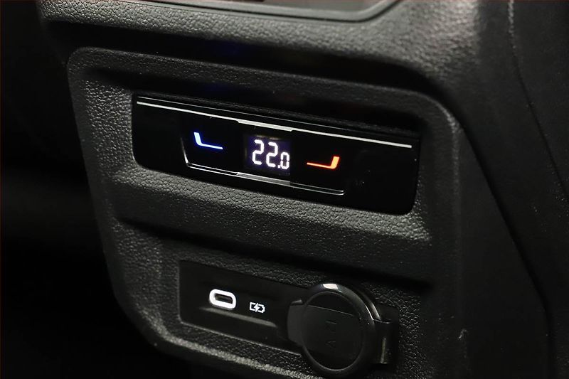 Volkswagen Tiguan (2021) Elegance 2.0 TSI - fotka 18 z 21
