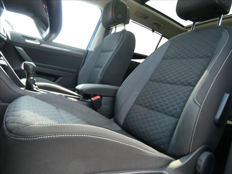 Volkswagen Touran 1,4 TSi 110kW DSG,LED,serviska - fotka 35 z 49