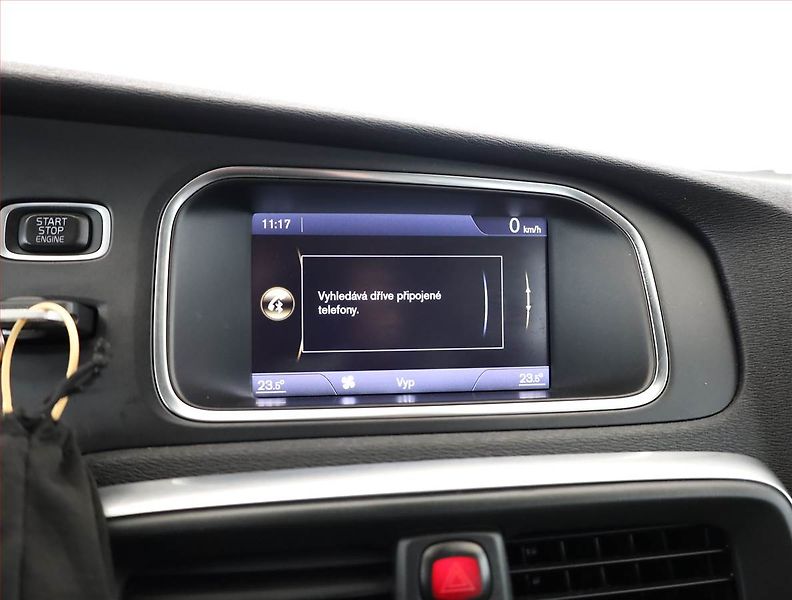 Volvo V40 (2013) 2.0 D3, Navi, Tempomat - fotka 13 z 17