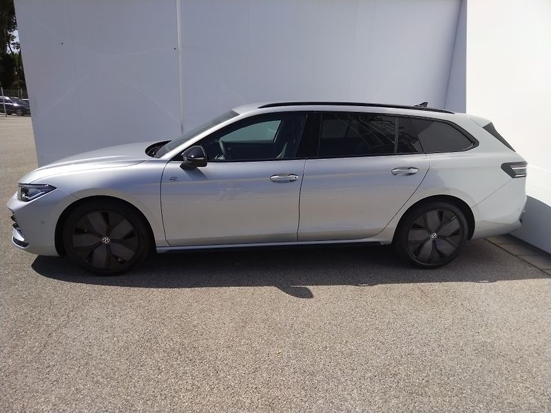 Volkswagen Passat R-Line 2,0 TSI 150 kW - fotka 3 z 28