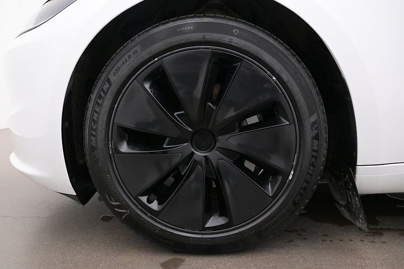 Tesla Model 3 Long Range AWD SoH 93% - fotka 8 z 26