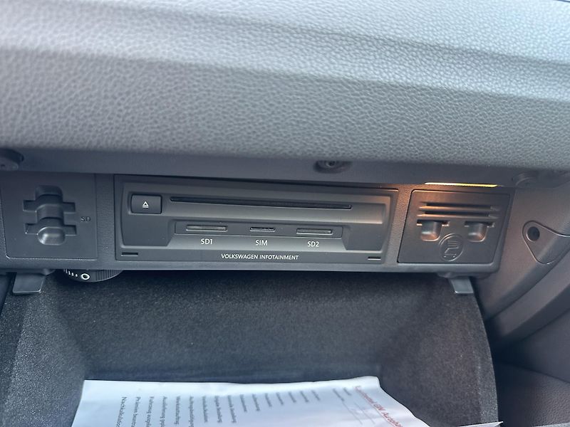 Volkswagen Golf Sportsvan (2014) 2.0 TDI 1. majitel, ser. kniha - fotka 31 z 41