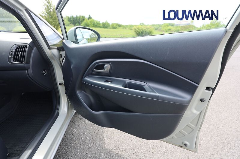 Kia Rio 1.4 DOHC - fotka 12 z 21