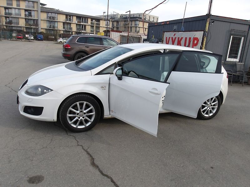 Seat Leon 1,4TSi NAJ.147000km ! NAVI ! - fotka 15 z 38