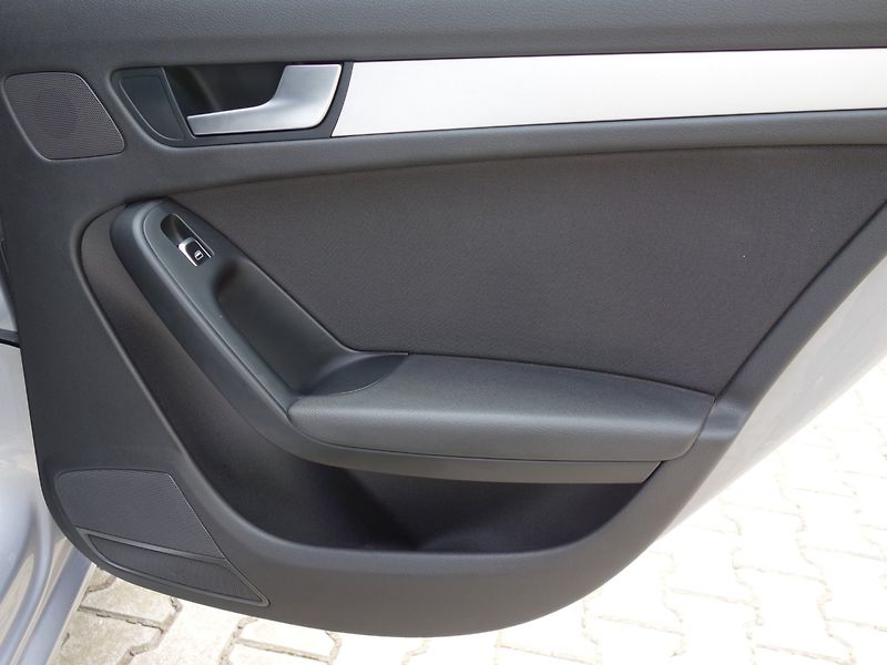 Audi A4 (2015) 2.0TDI 110kW 8A -NAVIGACE - fotka 27 z 39