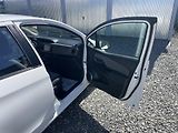 Toyota Yaris 1.5i 16v HYBRID 142TKM TOP 1A! - náhled 126