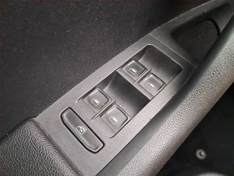 Škoda Octavia (2014) 1.6 TDI, Tempomat - fotka 17 z 18