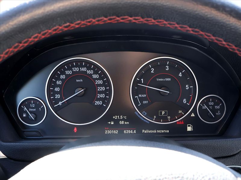 BMW Řada 3 2,0 320d xDrive 140kW Sport - fotka 16 z 32