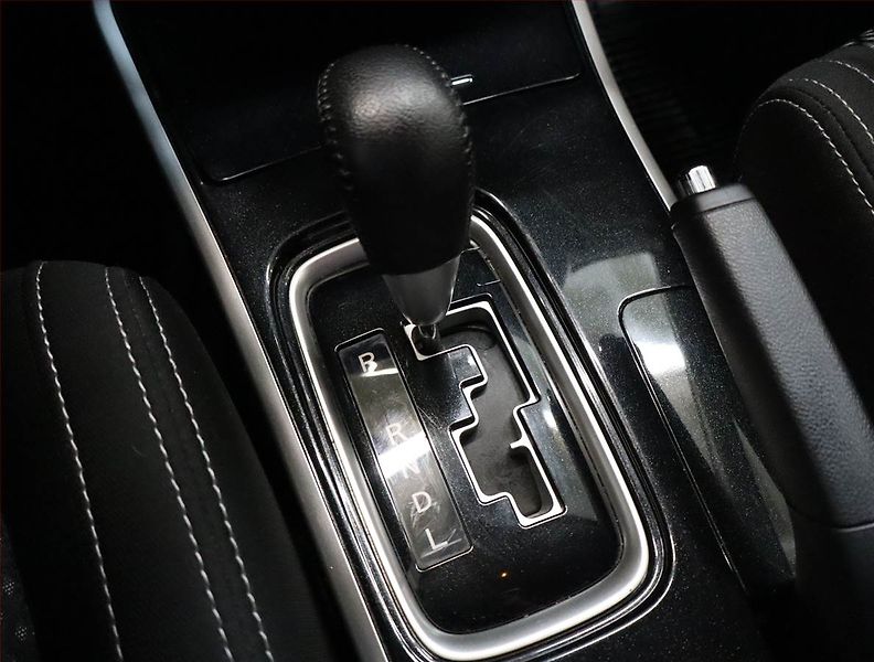 Mitsubishi Outlander (2017) 2.0, 4X4, Automat, 7 míst, ČR - fotka 13 z 20