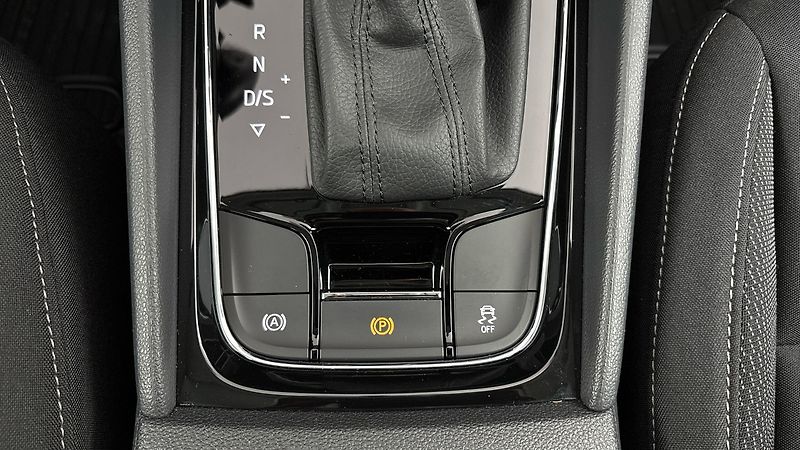 Škoda Karoq 2.0 TDI DSG 4x4 Ambition - fotka 23 z 27