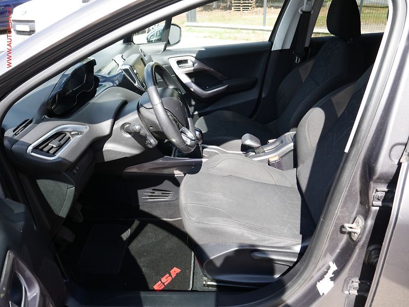 Peugeot 2008 (2015) 1.2i, AC, tempo - fotka 18 z 24