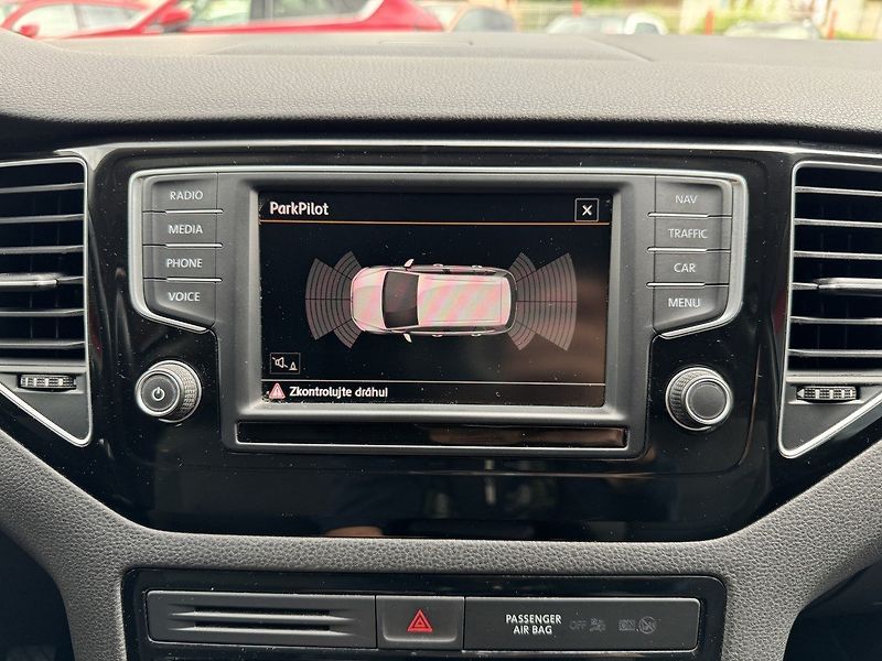 Volkswagen Golf Sportsvan (2015) 1.4TSi 92kW Xenony Navi - fotka 15 z 48