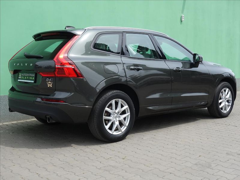 Volvo XC60 2,0 140kW 4x4 MOMENTUM - fotka 43 z 73