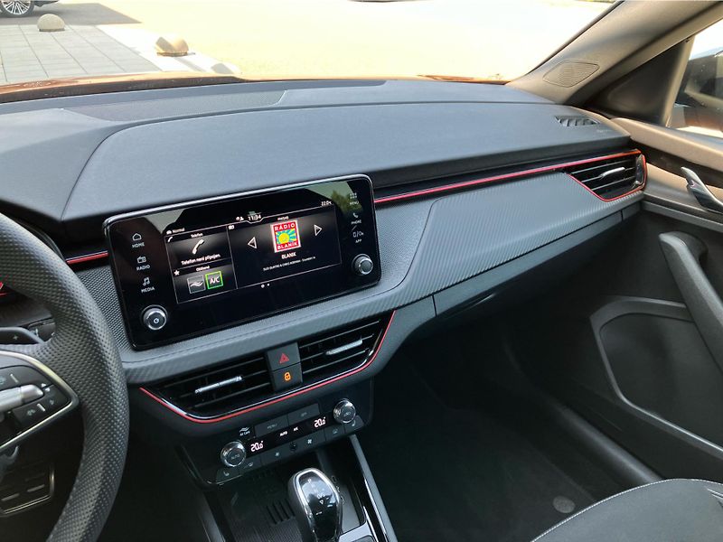 Škoda Kamiq 1.0TSI 85kW MONTECARLO DSG - fotka 15 z 30