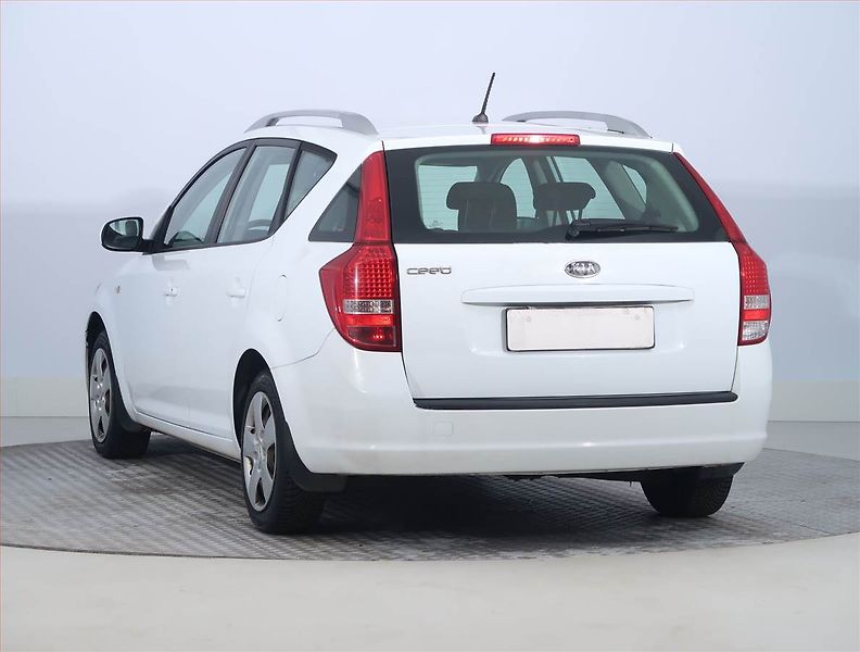 Kia Ceed (2012) 1.4 CVVT - fotka 4 z 15