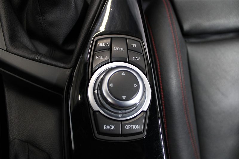 BMW Řada 2 2,0 220i 135KW cabrio - fotka 31 z 37