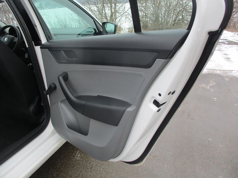 Škoda Rapid 1.2 TSi NOVÉ V ČR*L+Z PNEU - fotka 28 z 37