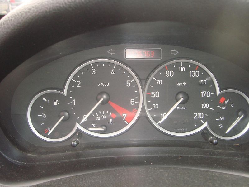 Peugeot 206 (2005) CC 1,6 - fotka 10 z 13