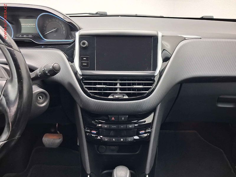 Peugeot 2008 (2019) 1.2 PT, Allure, AT, navi - fotka 12 z 18