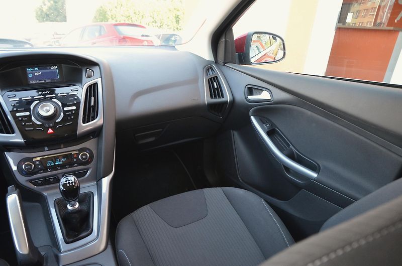 Ford Focus (2011) 1.6 EcoBoost 110kW Titanium  - fotka 19 z 36