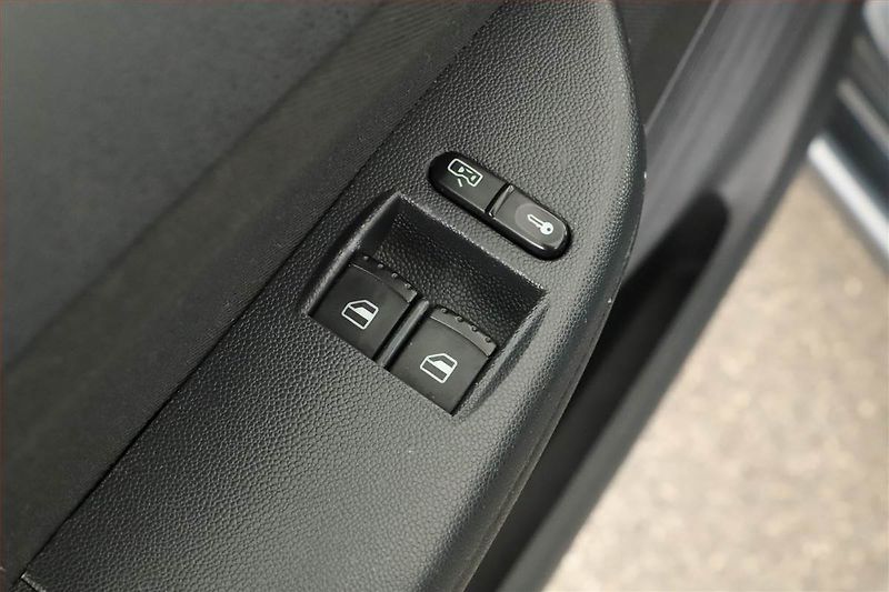 Škoda Fabia (2006) 2.0, po STK, pěkný stav - fotka 11 z 16