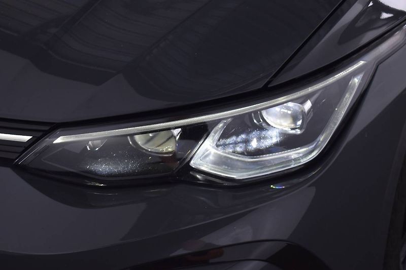 Volkswagen Golf (2022) 1.5TSI 110kW R-Line, Manuál - fotka 21 z 24