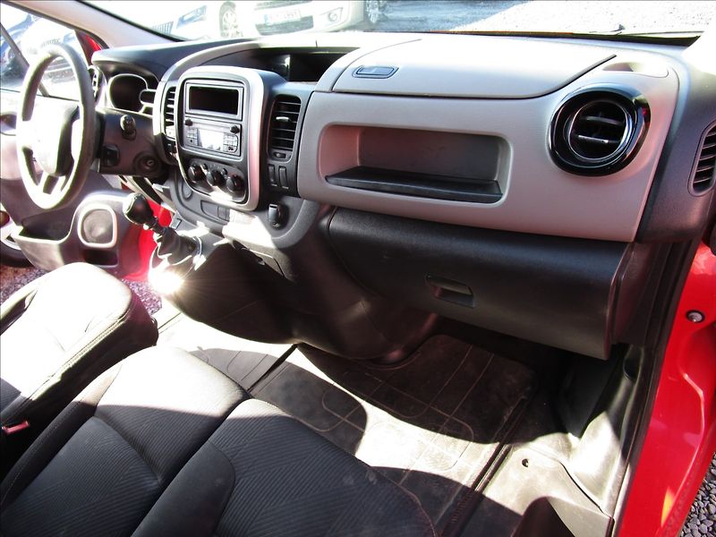 Renault Trafic 1.6dCi, Klima, 1. maj. - fotka 15 z 37